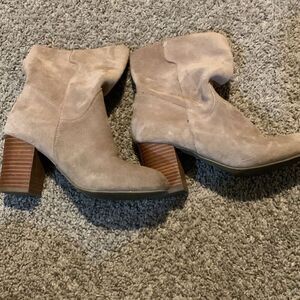 Women’s MIA tan suede booties boots size 6